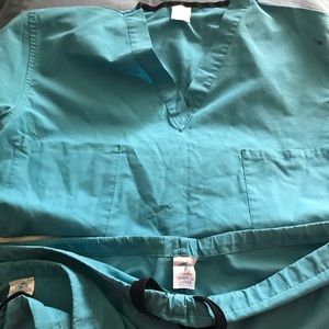 Used Unisex light teal scrubs L